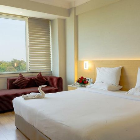 Gemini Continental, Hazratganj Hotel Lucknow Exterior photo