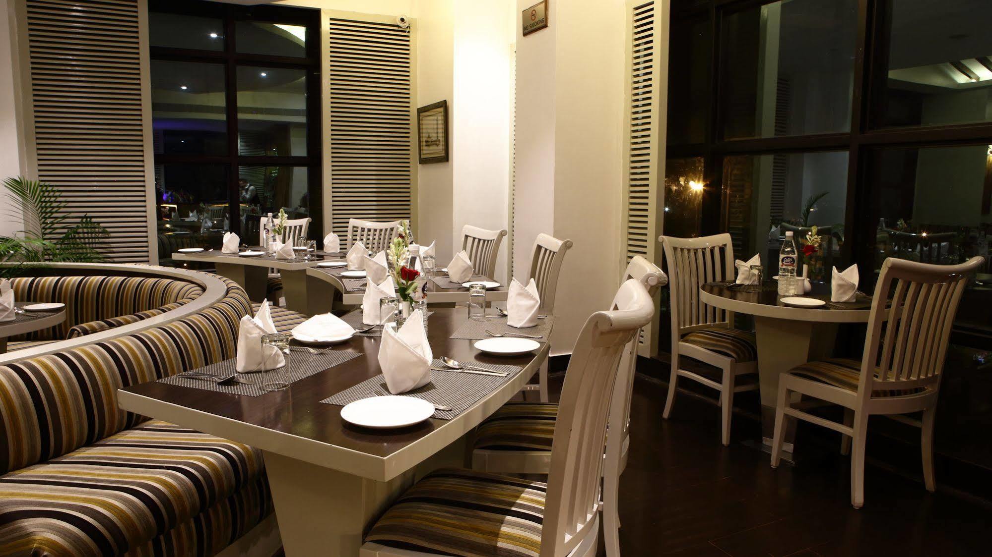 Gemini Continental, Hazratganj Hotel Lucknow Exterior photo