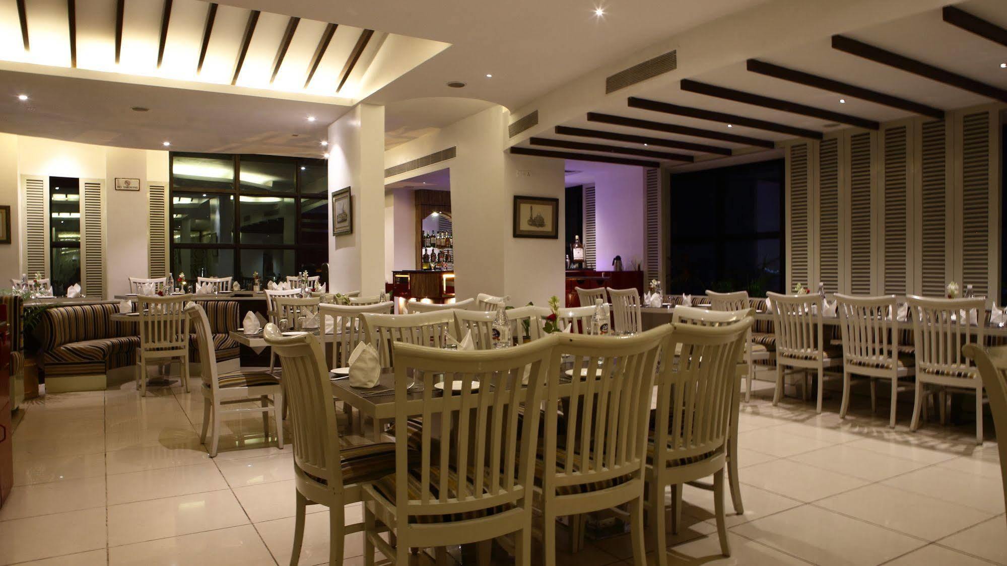 Gemini Continental, Hazratganj Hotel Lucknow Exterior photo