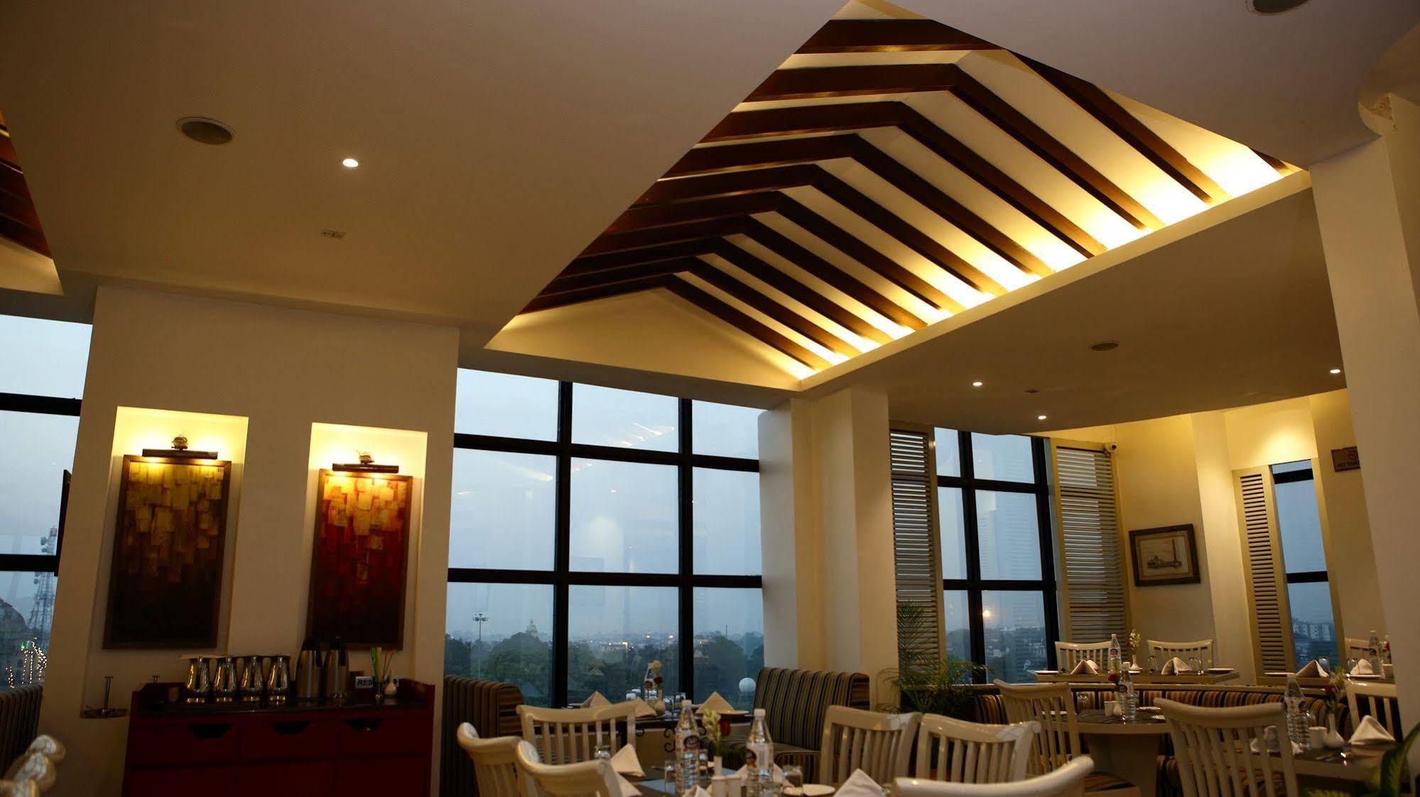 Gemini Continental, Hazratganj Hotel Lucknow Exterior photo