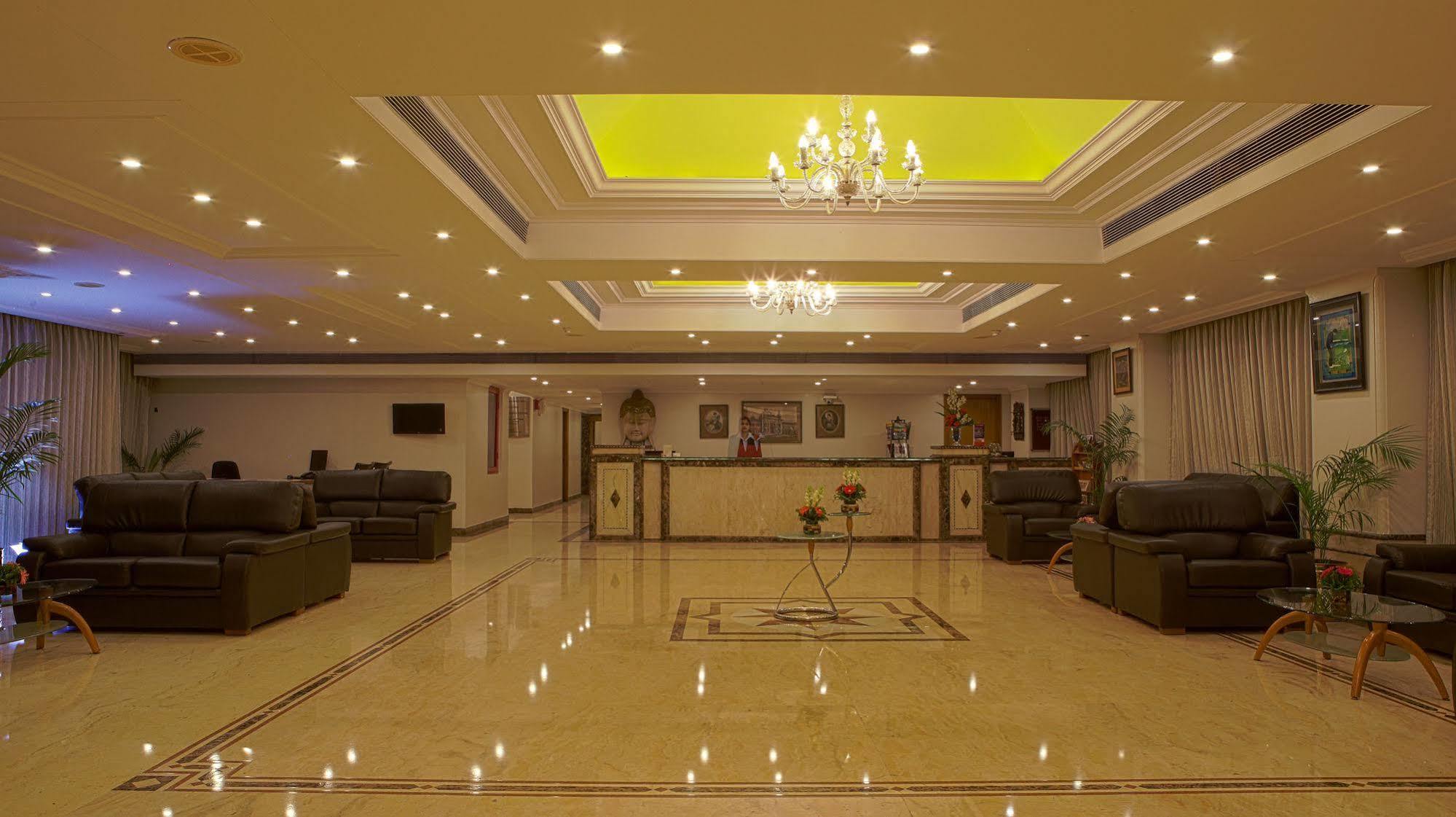 Gemini Continental, Hazratganj Hotel Lucknow Exterior photo