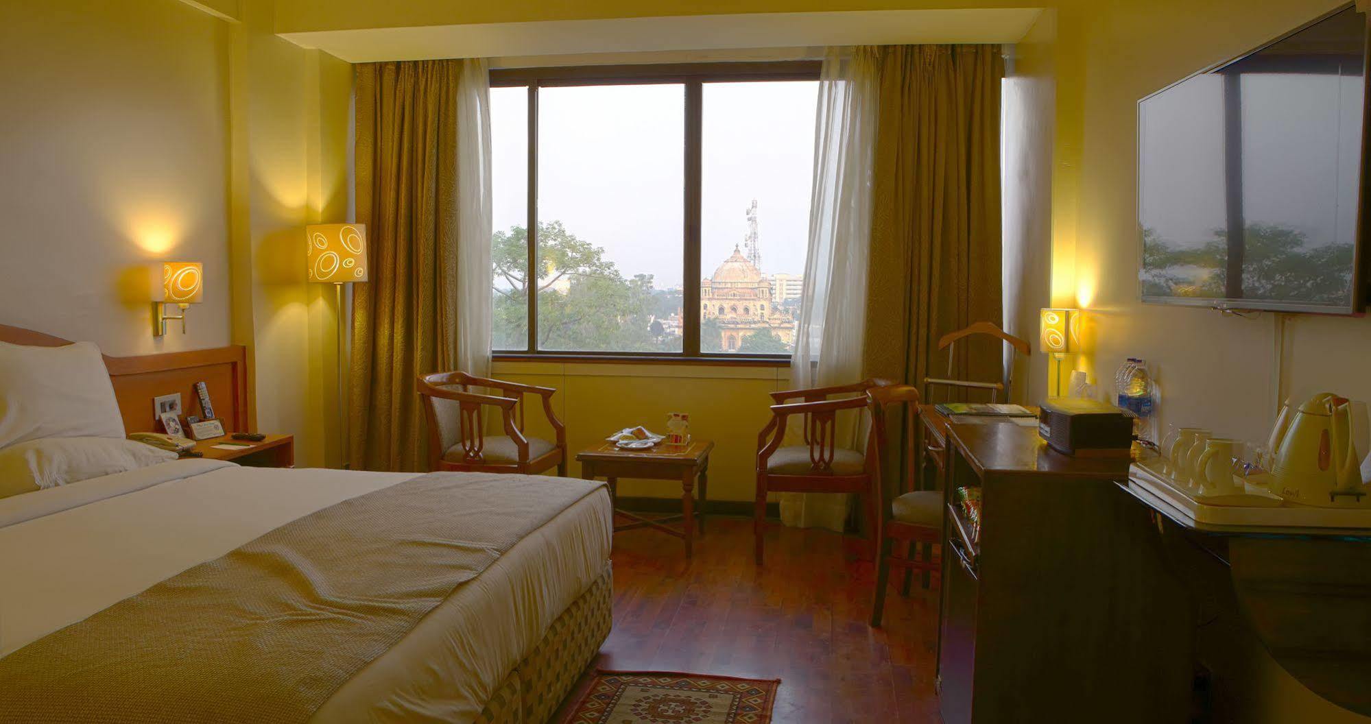 Gemini Continental, Hazratganj Hotel Lucknow Exterior photo