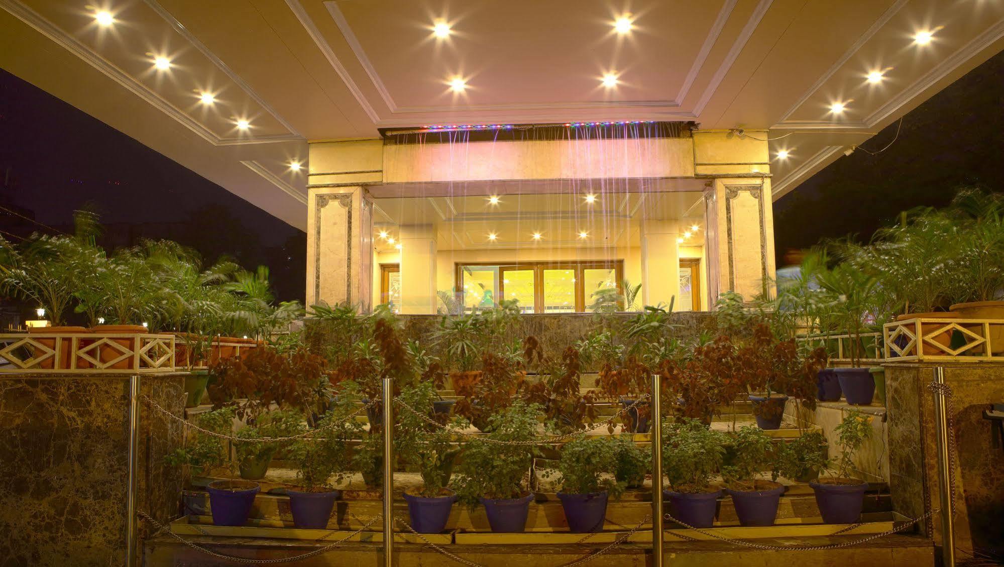 Gemini Continental, Hazratganj Hotel Lucknow Exterior photo